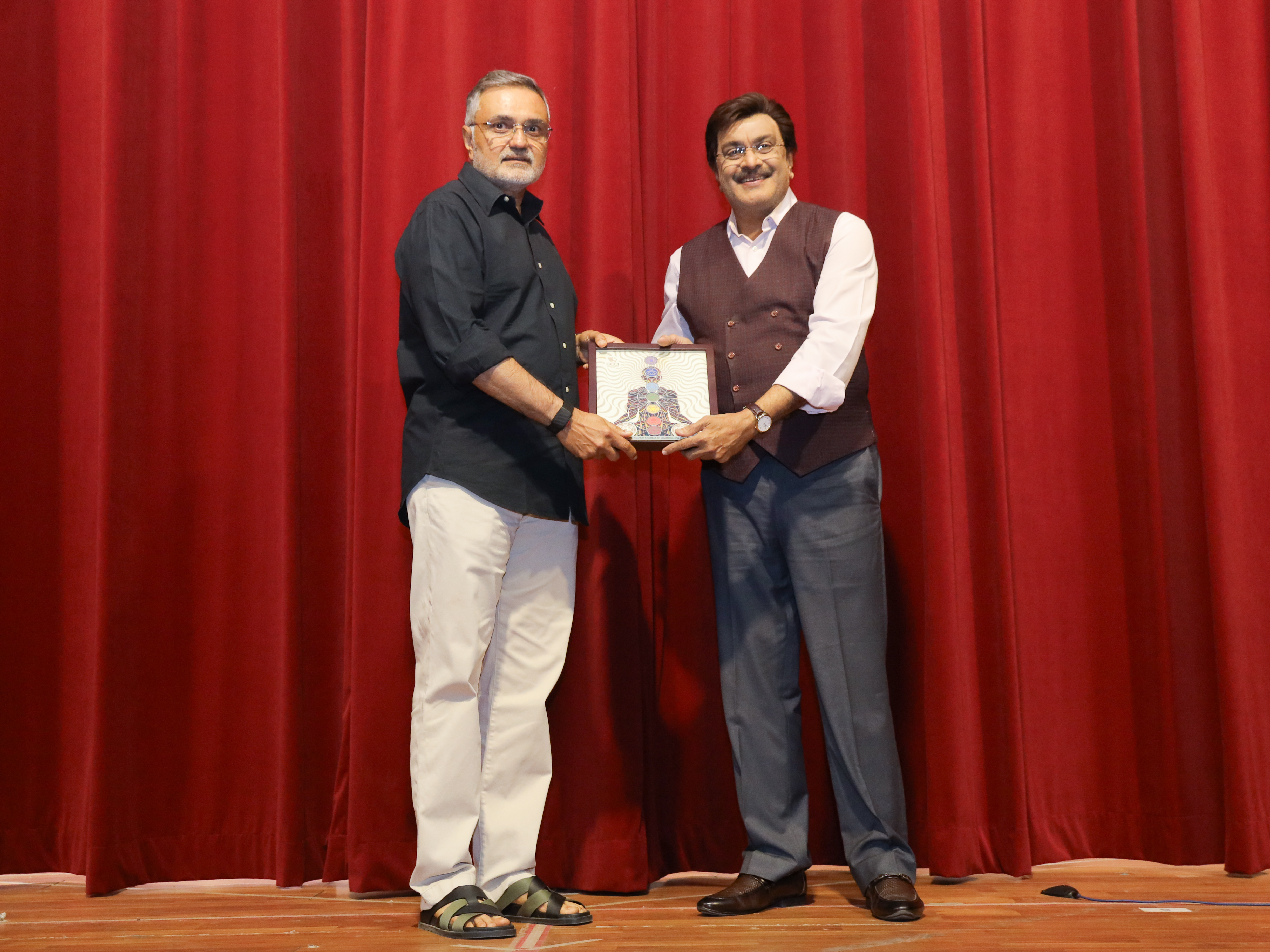 Spectacular Entertainment evening featuring the iconic Gujarati Blockbuster play Bluffmaster Gujjubhai Starring the legendary Siddharth Randeria.